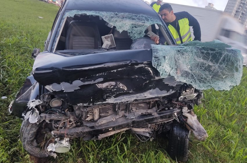 Acidente grave na BR-101 em Balneário Camboriú; motorista e passageiro morrem