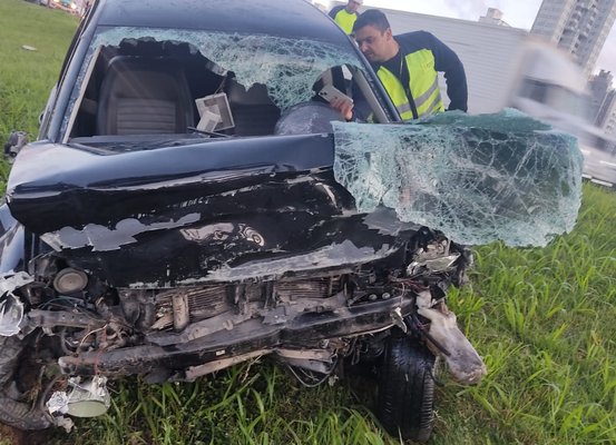 Acidente grave na BR-101 em Balneário Camboriú; motorista e passageiro morrem