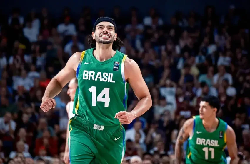 Brasil vence Letônia e se classifica para Paris 2024 no basquete