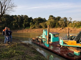 Governador acompanha os trabalhos de dragagem no Rio Itajaí-Açu em Rio do Sul