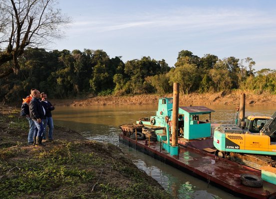 Governador acompanha os trabalhos de dragagem no Rio Itajaí-Açu em Rio do Sul