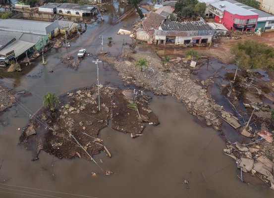 Sobe para 175 o número de mortos no RS após enchentes