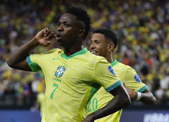 Vinicius Júnior brilha e Brasil derrota Paraguai na Copa América